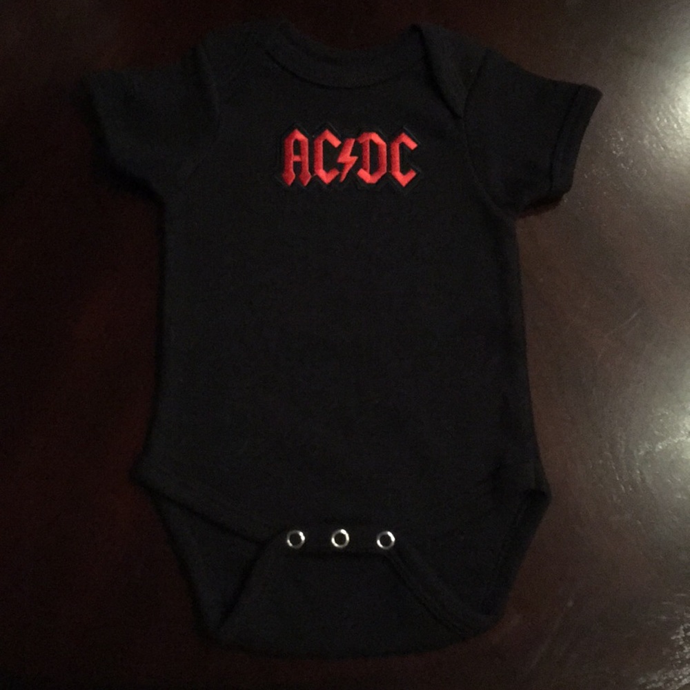 New AC/DC rock n roll baby onesie sz 0-3 months